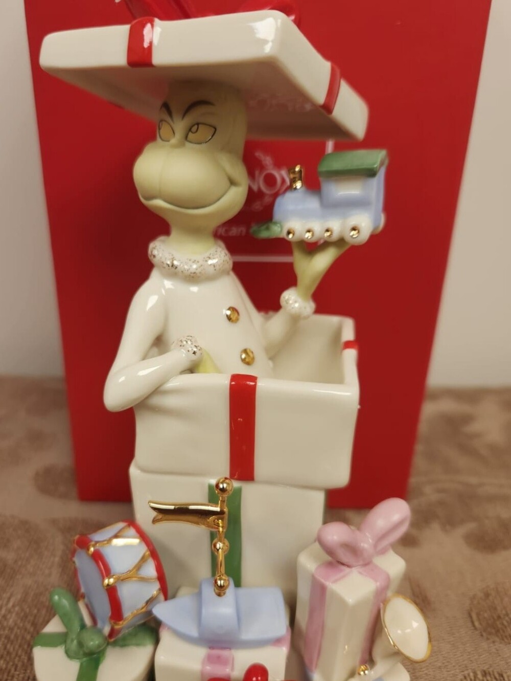 Lenox Vintage Grinch Gets the Gifts Figurine original 24k gold accent W/COA